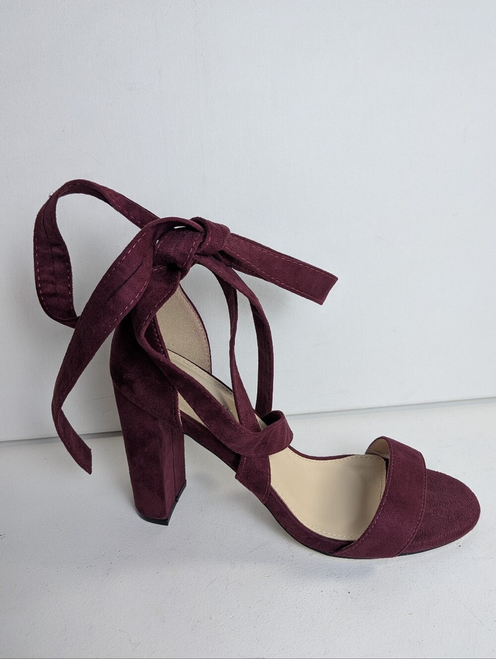 Women’s Burgundy Faux Suede Ankle Strappy Peep Toe block heel Sandals Sz 8 EUC